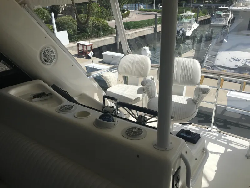 1999 Riviera 48 Enclosed Bridge