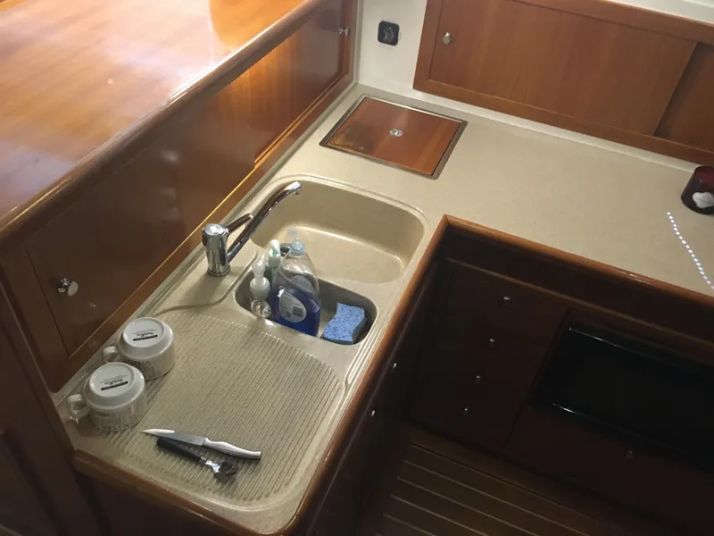 1999 Riviera 48 Enclosed Bridge