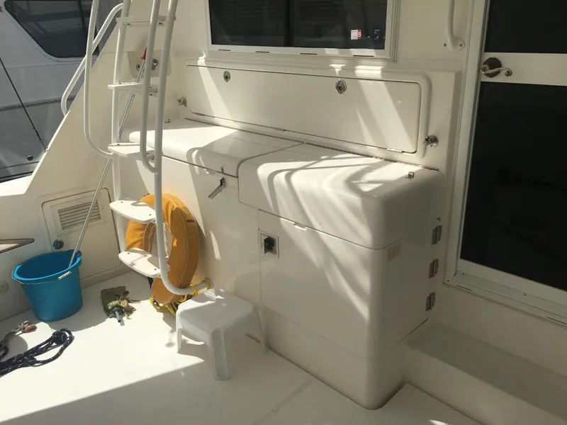 1999 Riviera 48 Enclosed Bridge
