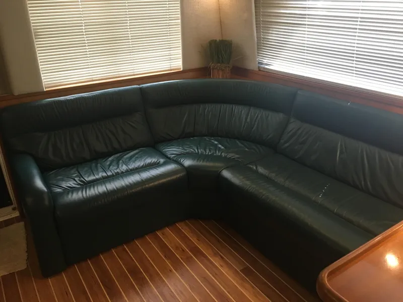 1999 Riviera 48 Enclosed Bridge