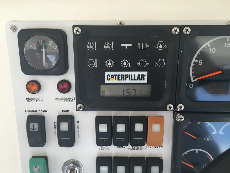 1999 Riviera 48 Enclosed Bridge