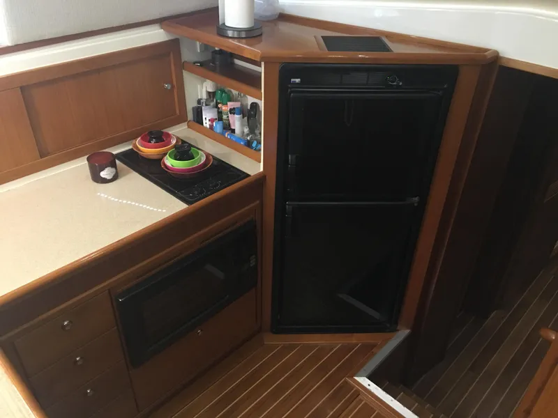 1999 Riviera 48 Enclosed Bridge