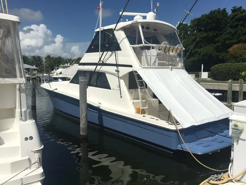 1999 Riviera 48 Enclosed Bridge