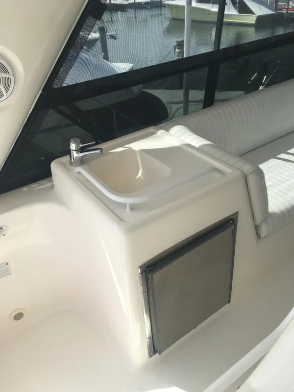 1999 Riviera 48 Enclosed Bridge