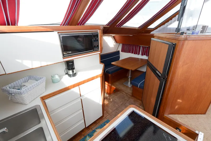 1988 Tiara Yachts 3600 Convertible