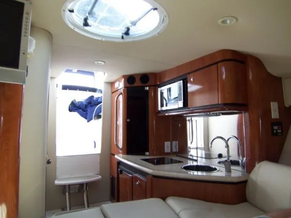 2009 Fountain 38 SFC LX cuddy center console