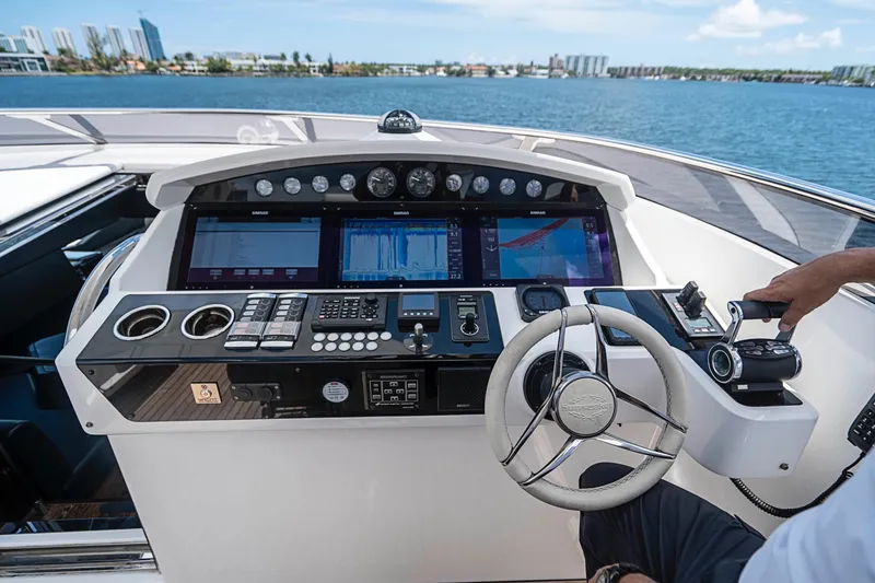 2017 Sunseeker 95 Yacht