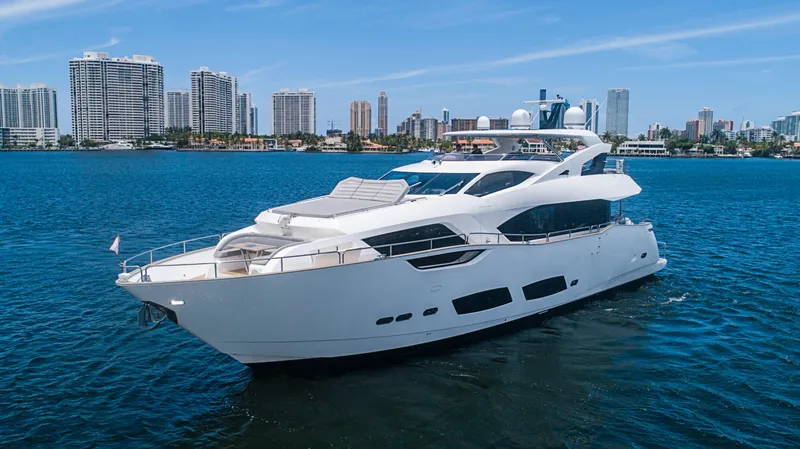 2017 Sunseeker 95 Yacht