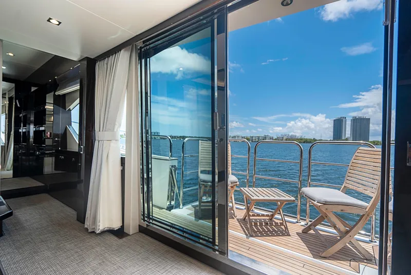 2017 Sunseeker 95 Yacht