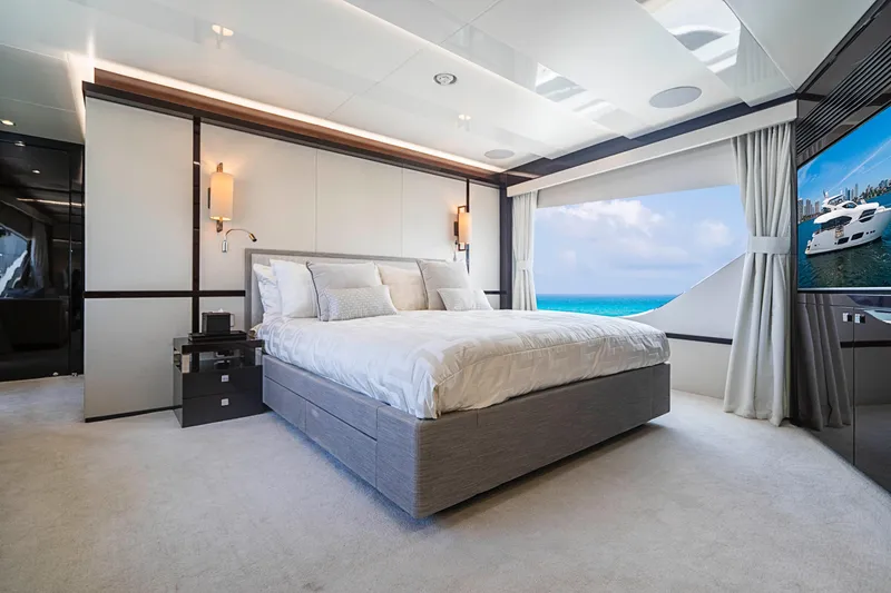 2017 Sunseeker 95 Yacht