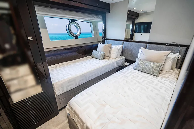 2017 Sunseeker 95 Yacht