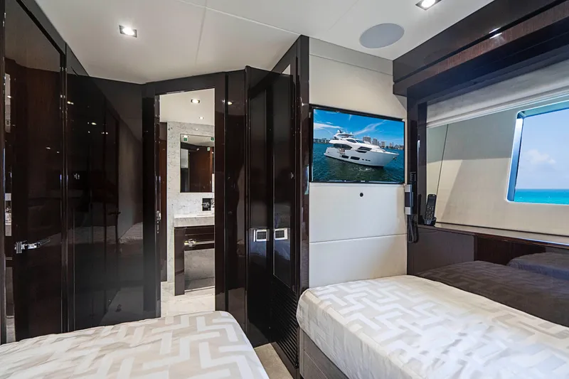 2017 Sunseeker 95 Yacht