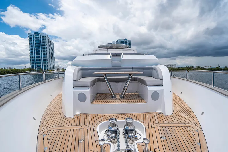 2017 Sunseeker 95 Yacht