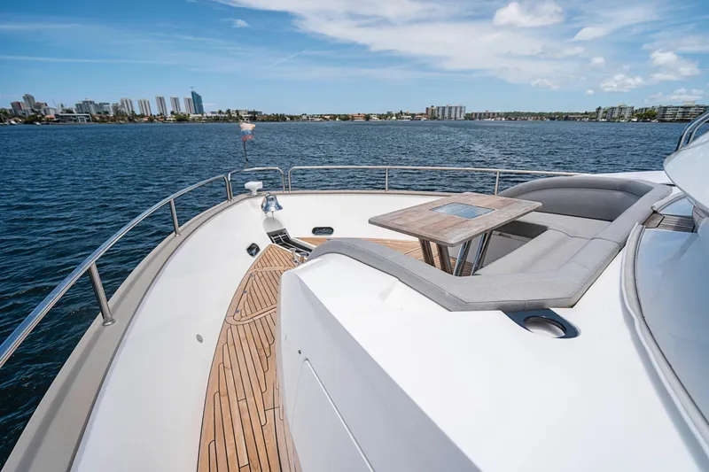 2017 Sunseeker 95 Yacht