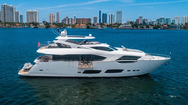 2017 Sunseeker 95 Yacht