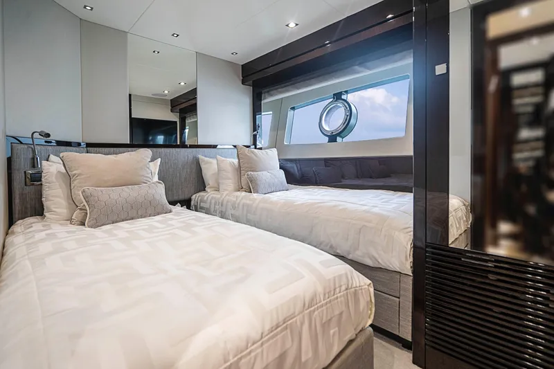 2017 Sunseeker 95 Yacht