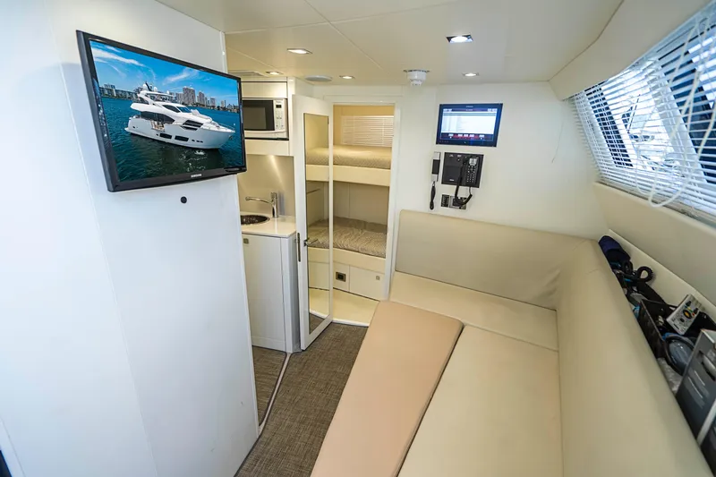 2017 Sunseeker 95 Yacht