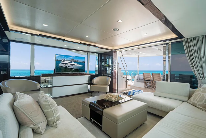 2017 Sunseeker 95 Yacht