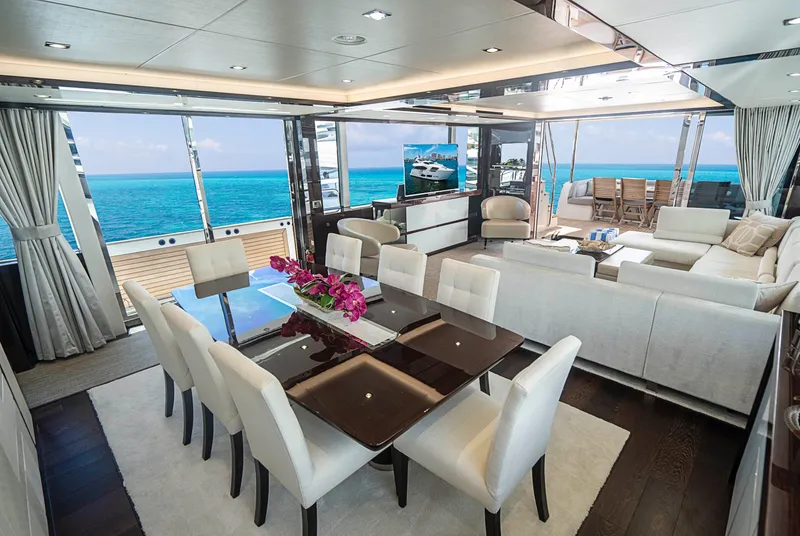 2017 Sunseeker 95 Yacht
