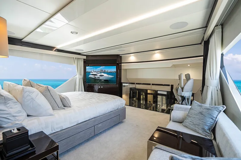 2017 Sunseeker 95 Yacht