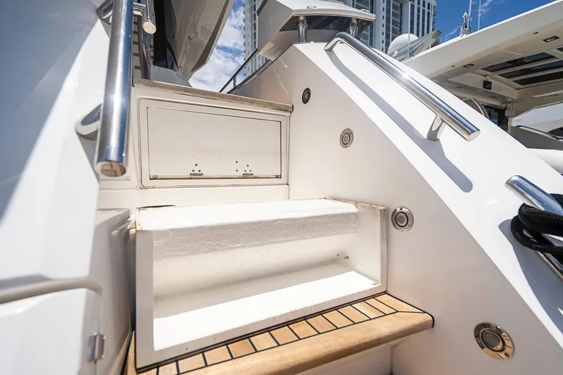 2017 Sunseeker 95 Yacht