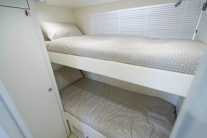 2017 Sunseeker 95 Yacht