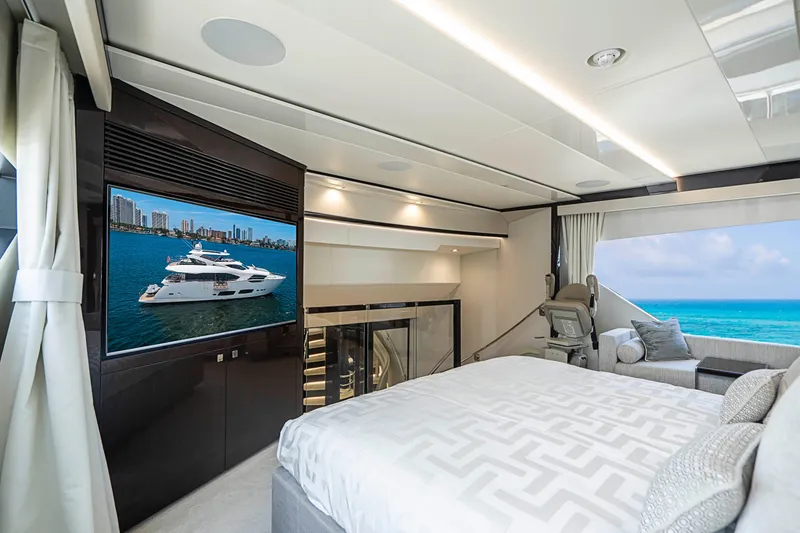2017 Sunseeker 95 Yacht