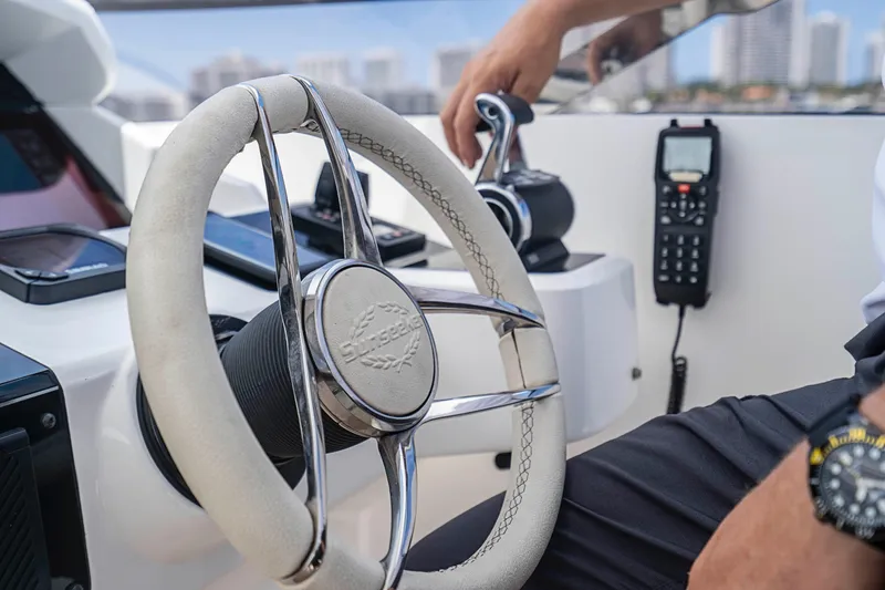 2017 Sunseeker 95 Yacht