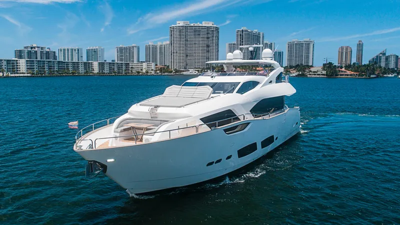 2017 Sunseeker 95 Yacht