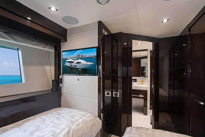 2017 Sunseeker 95 Yacht