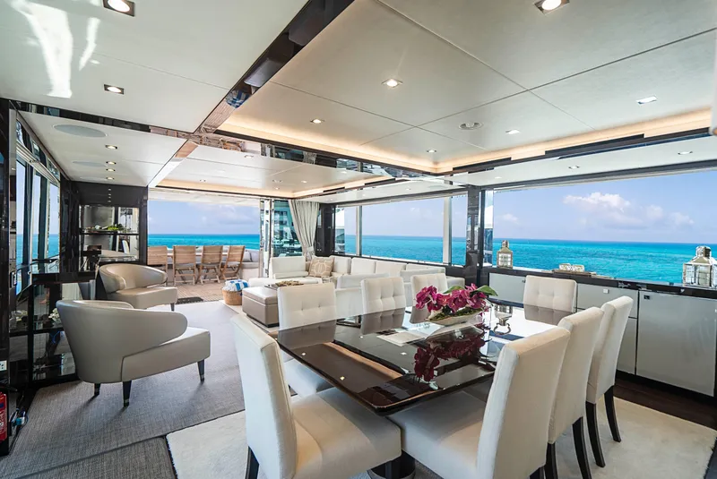 2017 Sunseeker 95 Yacht