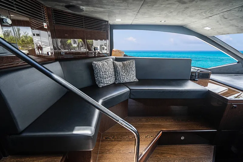 2017 Sunseeker 95 Yacht
