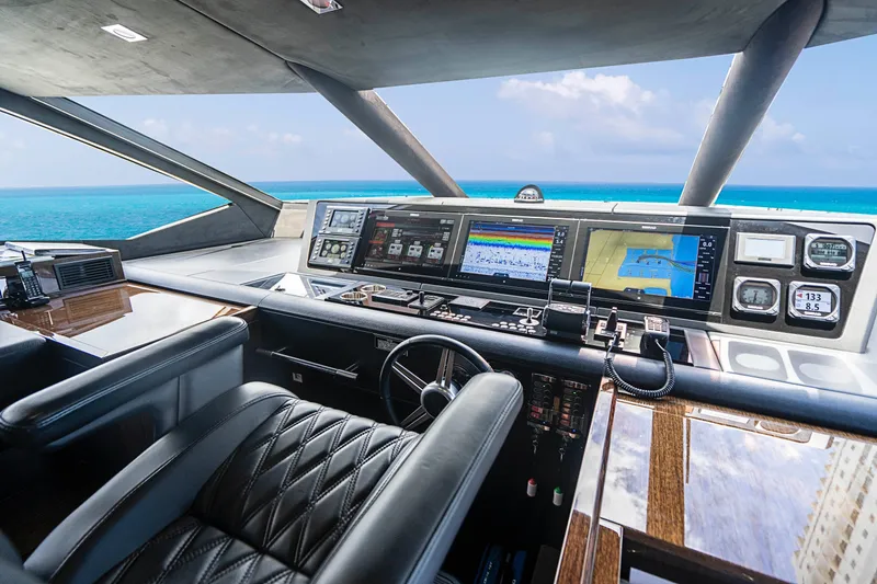2017 Sunseeker 95 Yacht