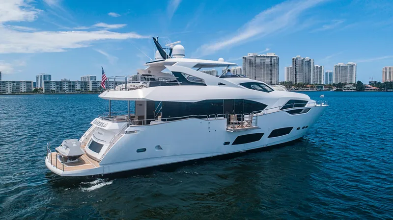 2017 Sunseeker 95 Yacht
