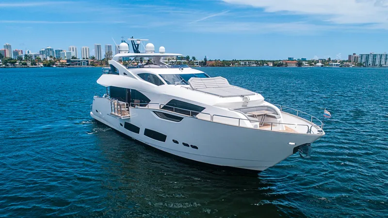 2017 Sunseeker 95 Yacht