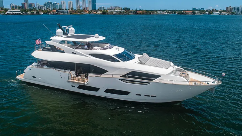2017 Sunseeker 95 Yacht