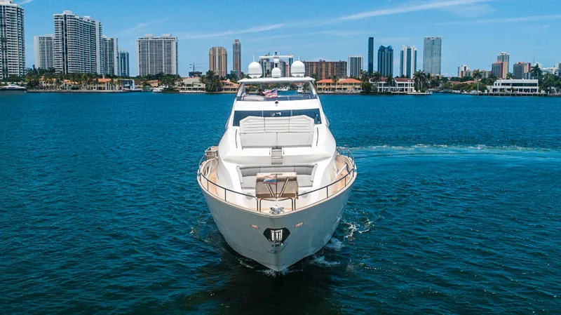 2017 Sunseeker 95 Yacht