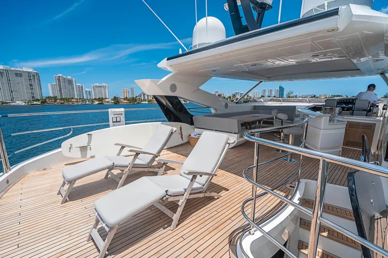 2017 Sunseeker 95 Yacht