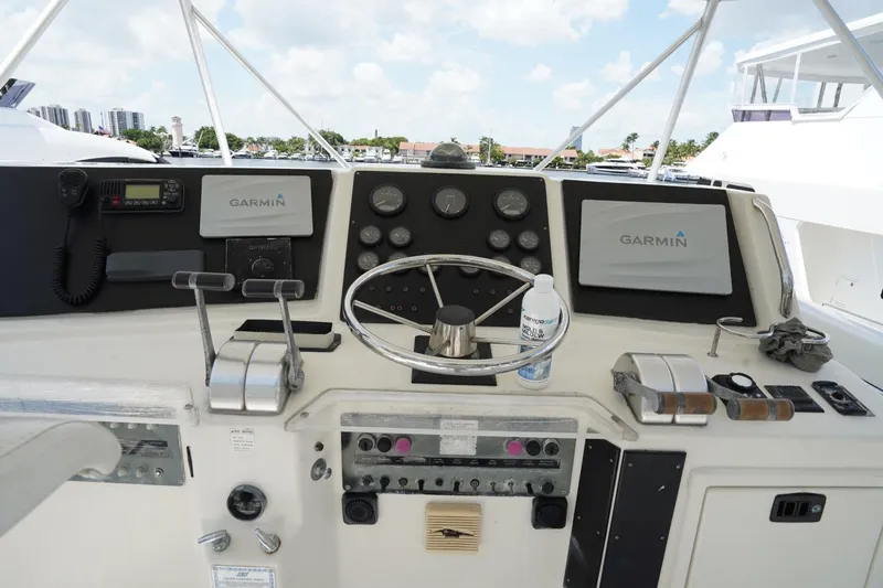 1993 Tiara Yachts 4300 Convertible