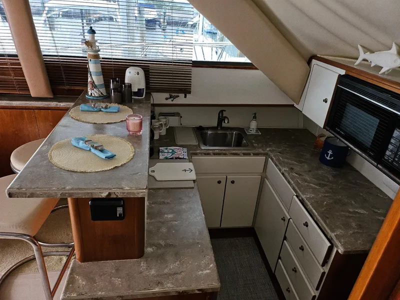 1993 Tiara Yachts 4300 Convertible