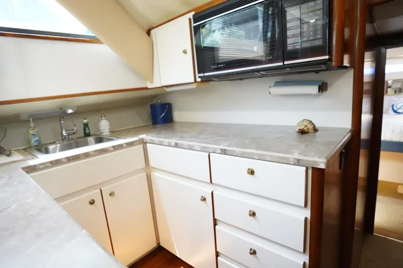 1993 Tiara Yachts 4300 Convertible