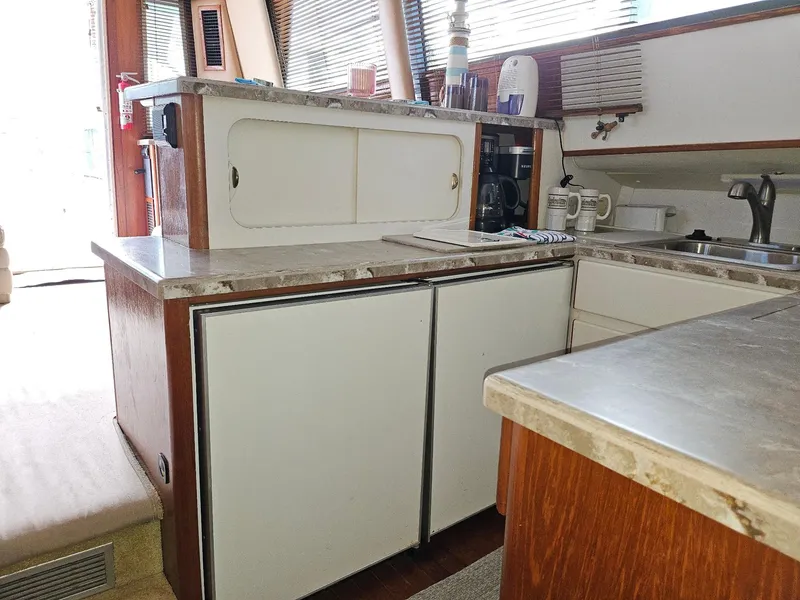 1993 Tiara Yachts 4300 Convertible