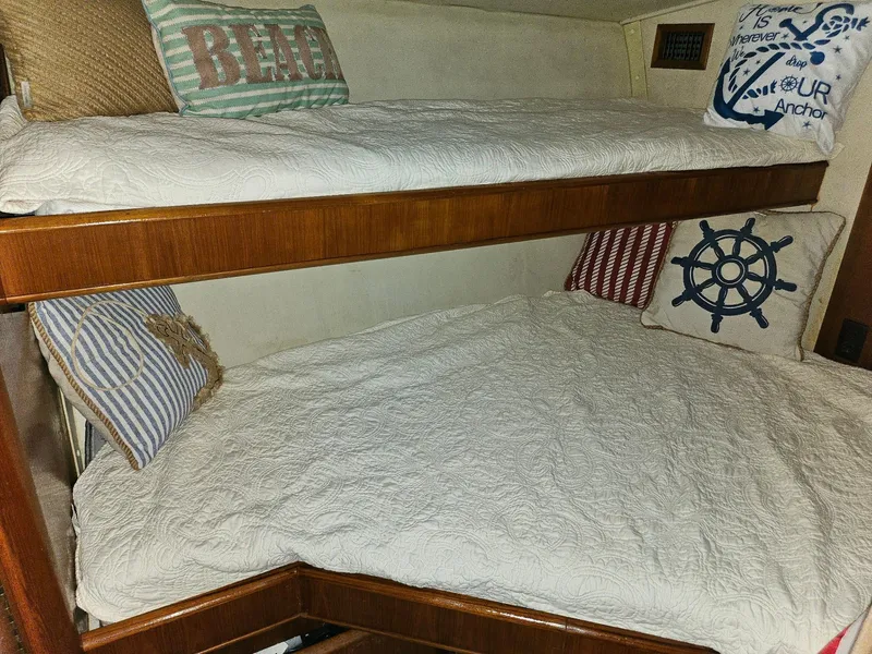 1993 Tiara Yachts 4300 Convertible