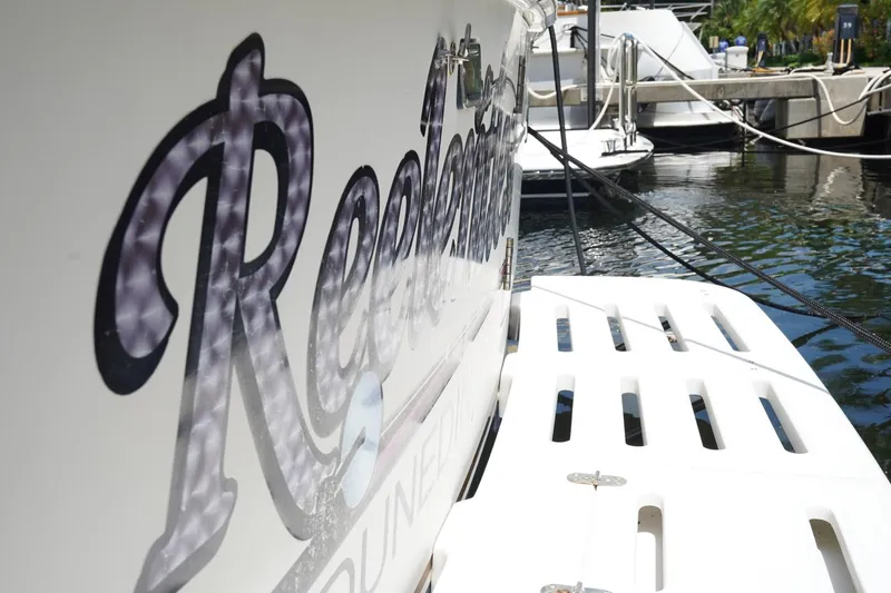1993 Tiara Yachts 4300 Convertible