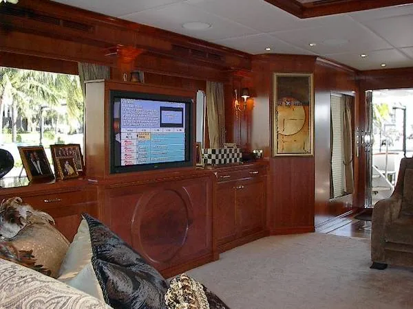 2002 TRINITY Raised Pilothouse