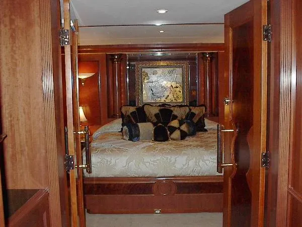 2002 TRINITY Raised Pilothouse