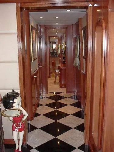 2002 TRINITY Raised Pilothouse