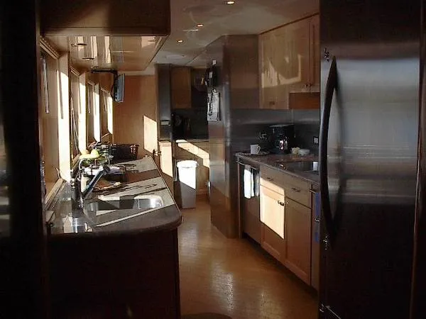 2002 TRINITY Raised Pilothouse