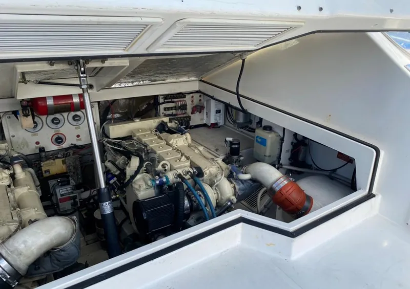 1998 Cabo 31' Express w/Cummins