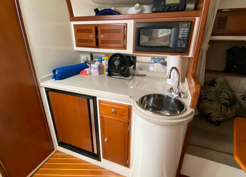 1998 Cabo 31' Express w/Cummins